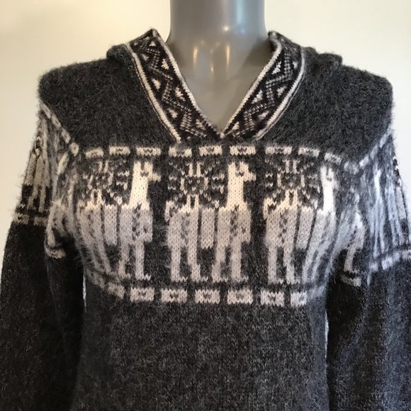 Classic Shakira Hooded Sweater with Fringed Hem Size S - Picture 6 of 11